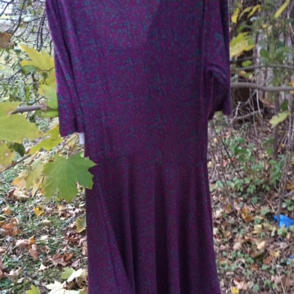 Choose subtle red & green this Holiday & get a dress you can wear all year! 2xl - Picture 8 of 8